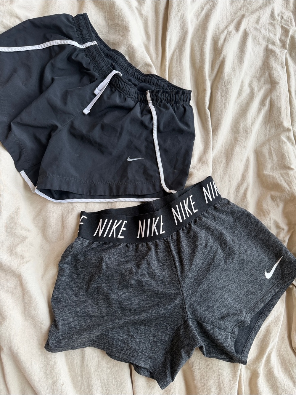 Girls Nike Black and Charcoal Athletic Shorts Set medium EUC